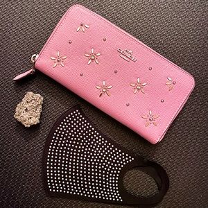 Coach Leather Accordion Zip Wallet - Dusty Pink🌸